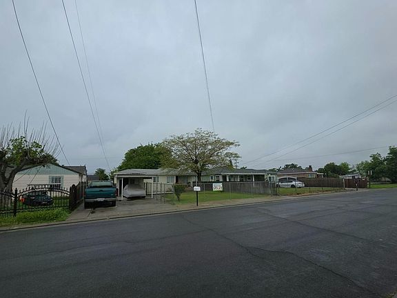 3rd image of 1539 Newport Ave