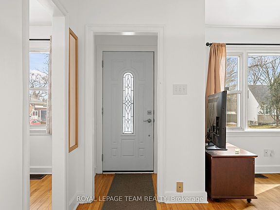 4th image of 1123 Secord Ave