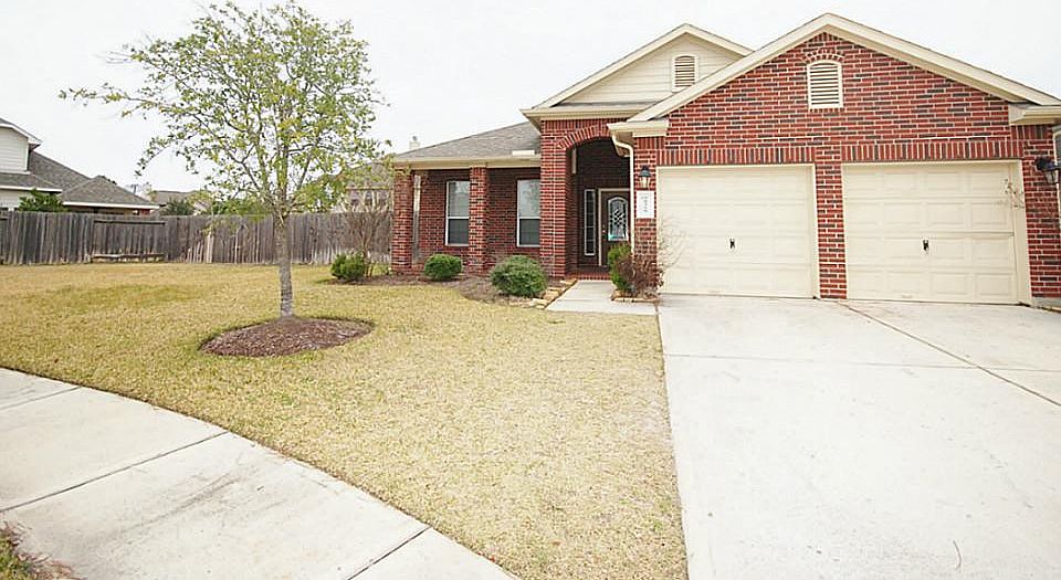 Home is nicely nestled in a cul-de-sac and just one block from the park and splash pad.
