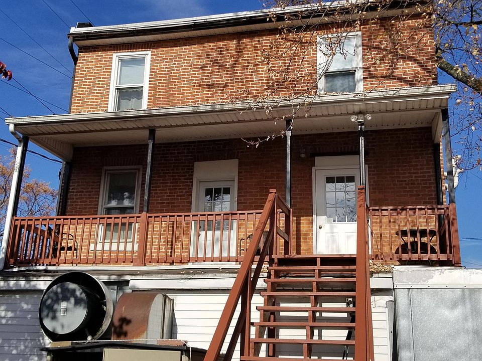 Exterior entrance to 2nd floor apartment and shared laundry