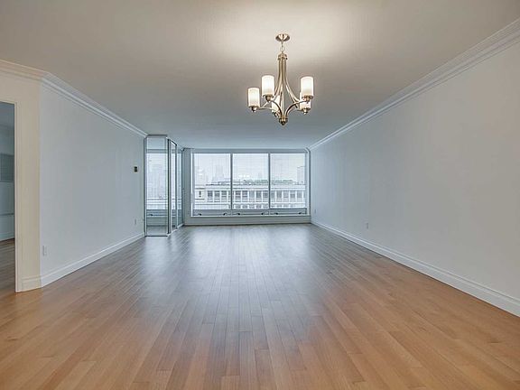 3rd image of 110 Bloor St W #1506