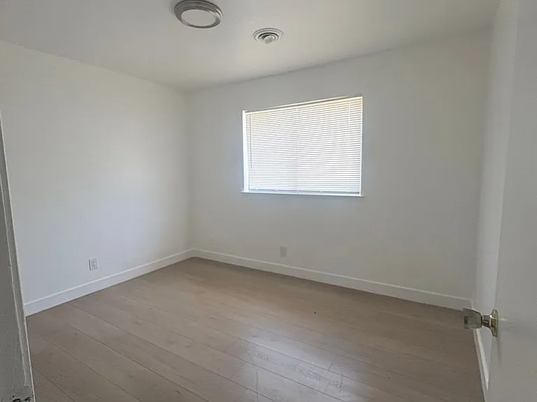 1460 Whyler Rd — Photo 16