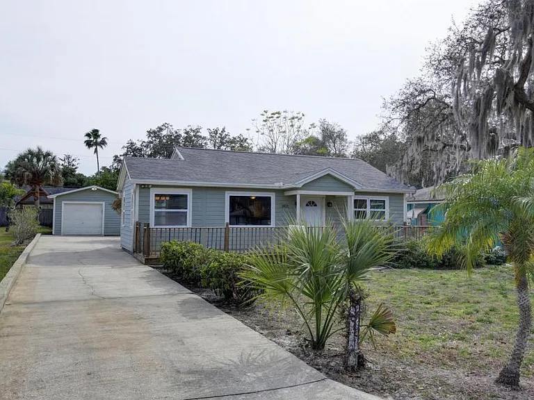 1421 Rogers St — Photo 2