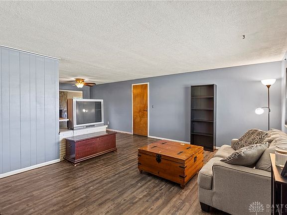 5th image of 3590 Hertland Dr