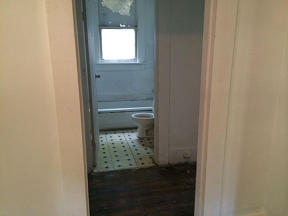 4th image of 2431 Alberta St