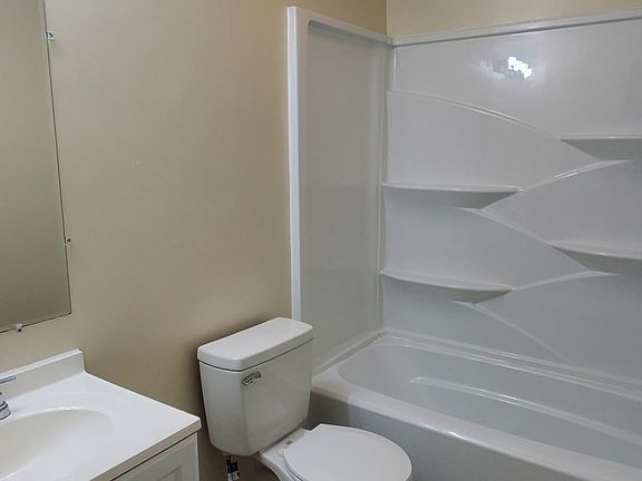 5th image of 612 W 11th St #C