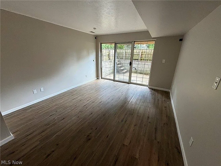 3831 Eigen St #2 — Photo 2