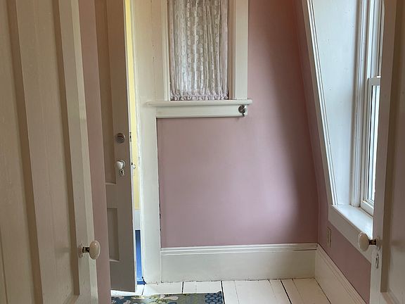 3rd image of 34 West St