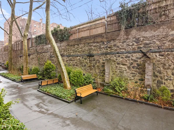 651 Vanderbilt Street 2P image 9 of 10