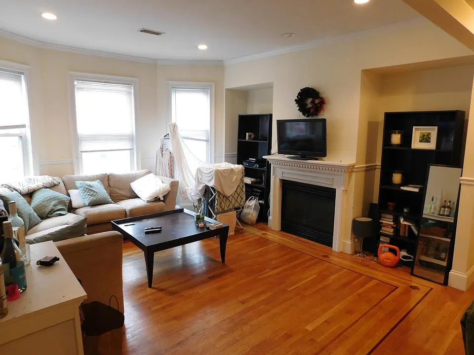 303 W 3rd St #2