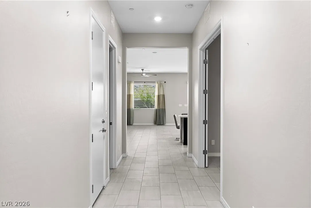 3 bed, 2.0 bath, 1949 sqft, $2,765 — Photo 4