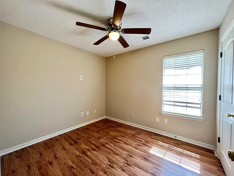 1507 Pemberton Ln — Photo 8