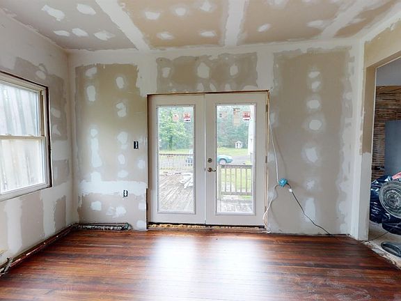 4th image of 524 Bridge Street