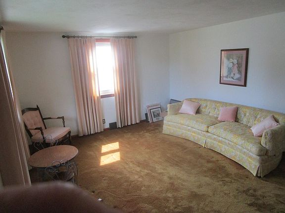 4th image of 111 Rainbow Ave