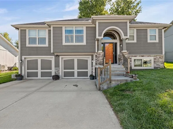 1501 NE 196th St, Smithville, MO 64089