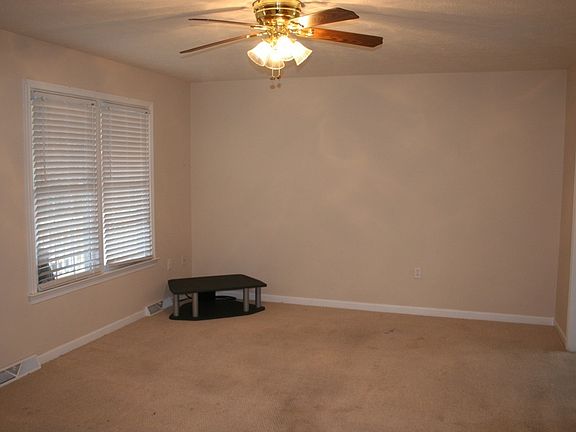 3rd image of 281 Lee Grant Ave
