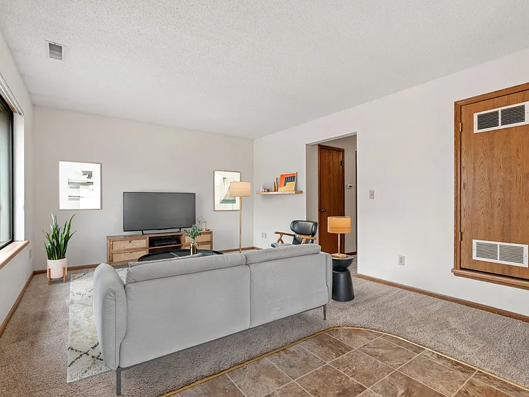 Zumbro - 2 Bed / 1 Bath - 920 Sq.Ft.