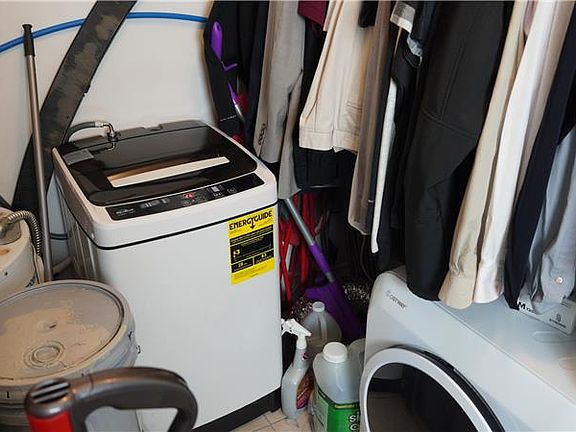 5th image of 1204 S Lake Dr APT 3