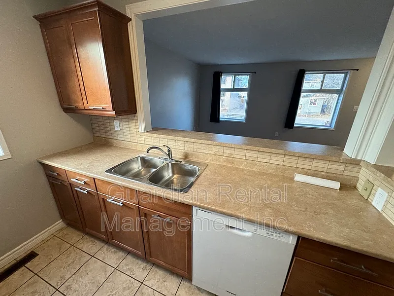 2 bed, 1.0 bath, 900 sqft, $2,000 — Photo 4