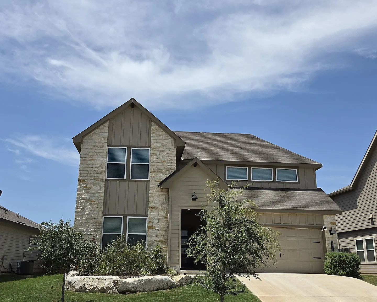 4 bed, 2462 sqft, $2,555 — Photo 1