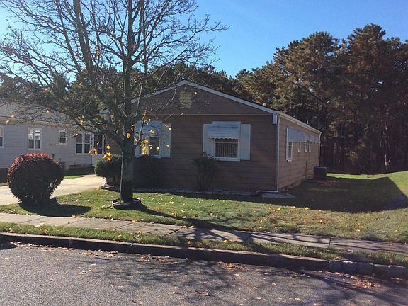 4th image of 147 Prince Charles Dr