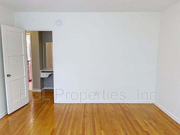 5th image of 949 S Sierra Bonita Ave #3