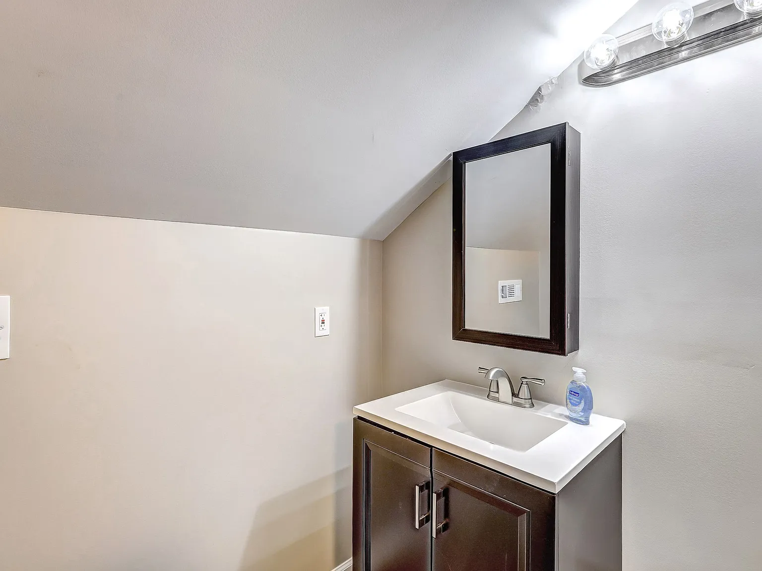 4 bed, 2.0 bath, 1416 sqft, $771 — Photo 3