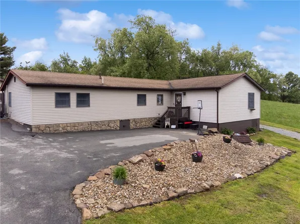 414 Motor Drome Rd, Smithton, PA 15479