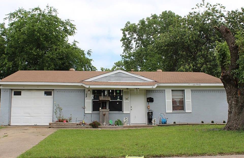 1st image of 126 E Cober St
