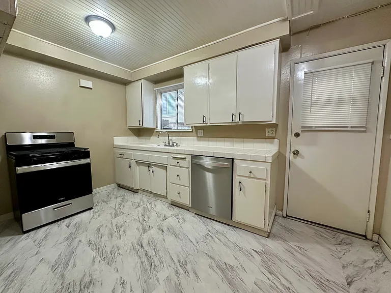 135 Diamond St #2 — Photo 3