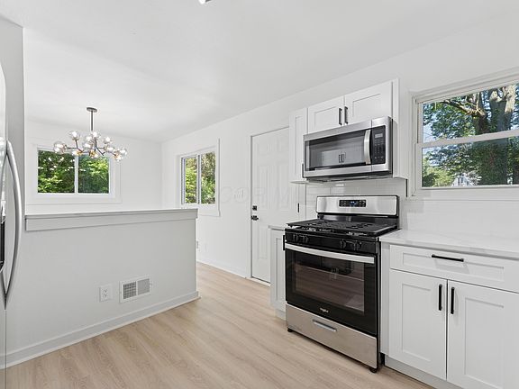 5th image of 1371 Avenue Dr