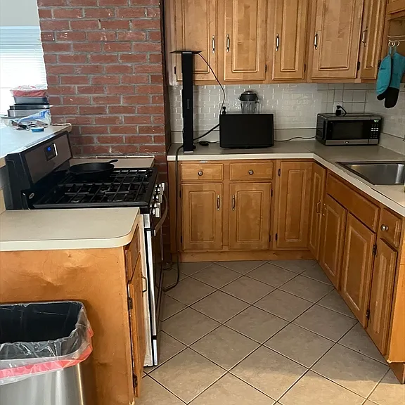 81 Thornton St #3 — Photo 3