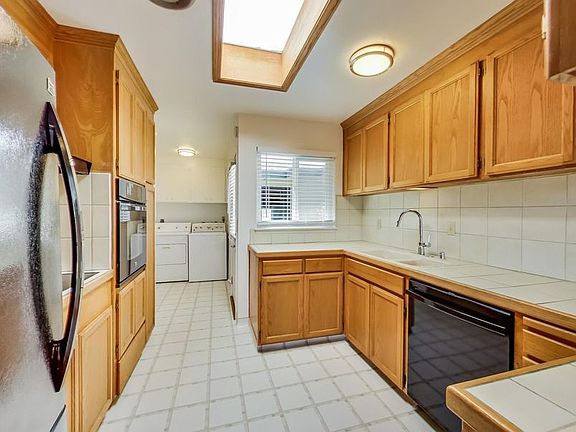 3rd image of 2901 David Ave