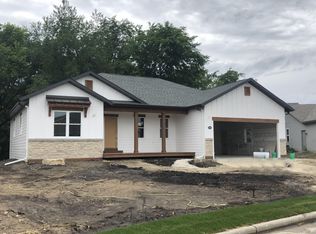 506 Commander Ct, Fort Atkinson, WI 53538