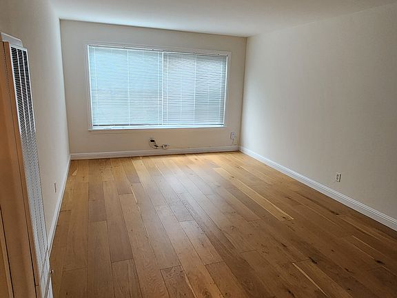 3rd image of 3075 22nd St #201
