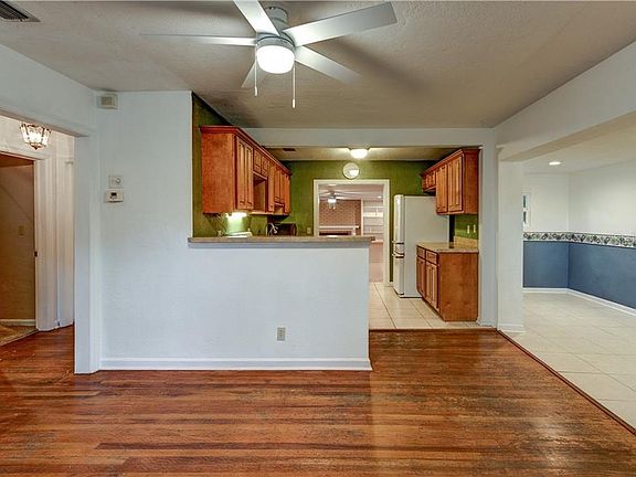 5th image of 821 Escambia Dr