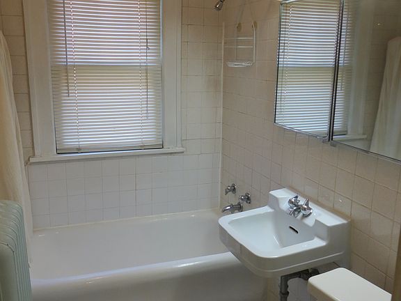 5th image of 707 5th St SE #202B