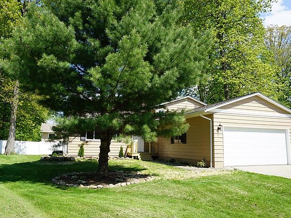 3rd image of 1609 Berwick Dr