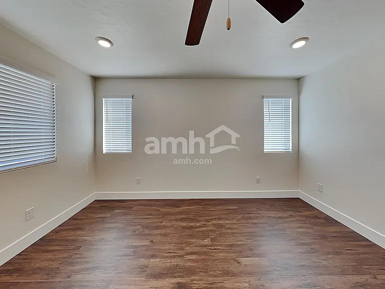 1422 N Barkvine Ave — Photo 11