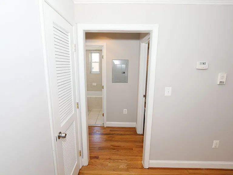 3118 E St. SE — Photo 8