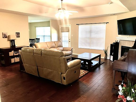 Many furniture layout option