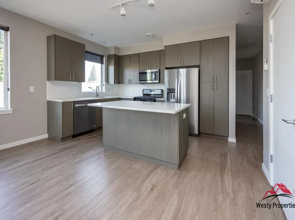 85 N Going St APT 4, Portland, OR 97217