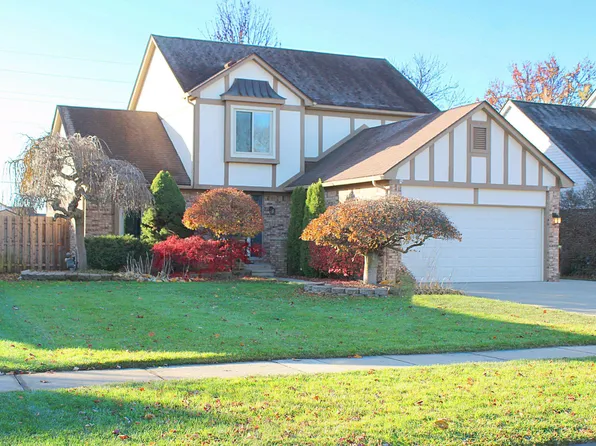 28772 Wales Dr, Chesterfield, MI 48047
