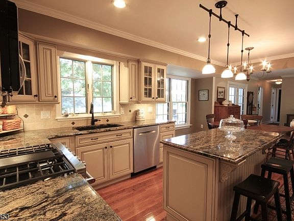 2nd image of 7 Elmwood Ln