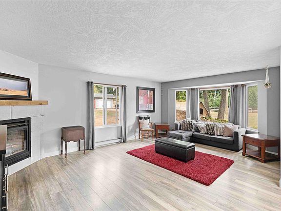 2nd image of 3271 Thain Rd