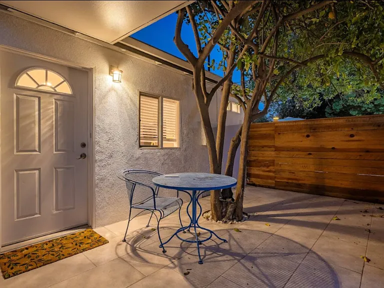 7106 Lasaine Ave — Photo 11