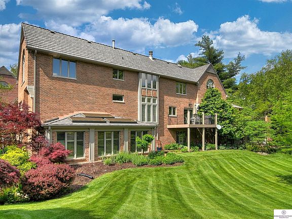 5th image of 8905 Douglas Ct