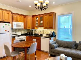20 Surrey St #1A, Cambridge, MA 02138