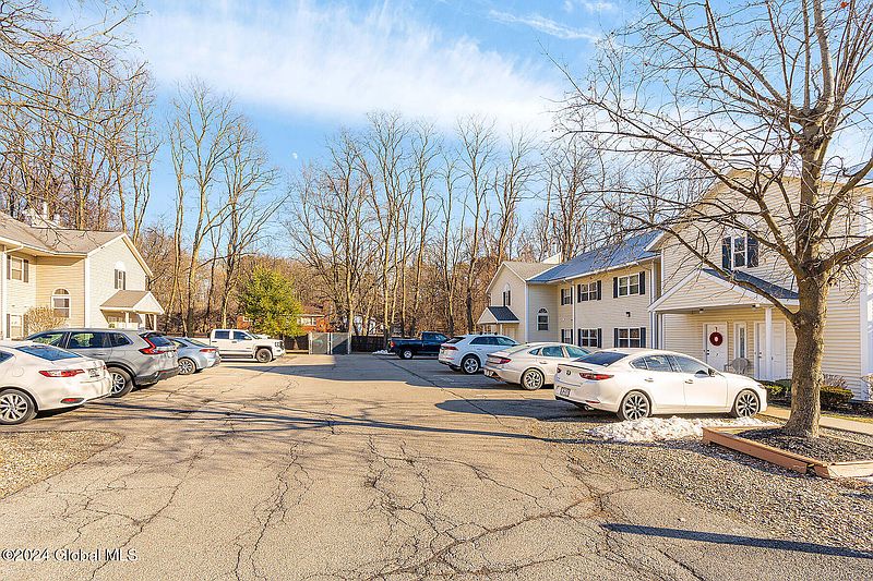 4th image of 1005 Greenwich Drive