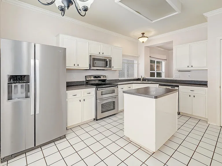 9401 Caracas Dr — Photo 12